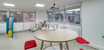 Entrepôt - 1 067 m²