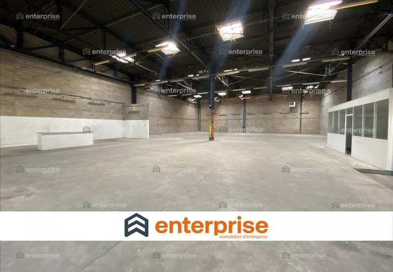 Local d'activité / Entrepôt - 913 m²