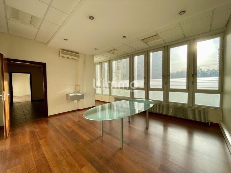 Bureau - 127 m² - 7 pièces