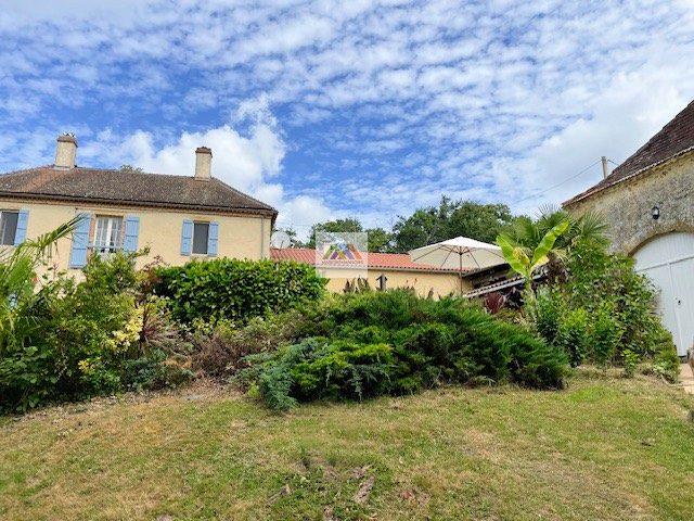 Maison - 283 m² - 8 pièces