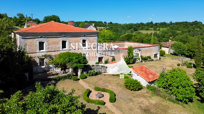 Maison - 260 m² - 9 pièces