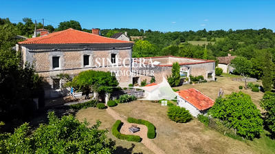 Maison - 260 m² - 9 pièces