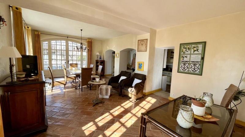 Propriété - 400 m² - 15 pièces