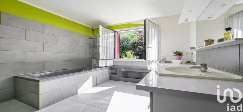 Maison - 200 m² - 7 pièces