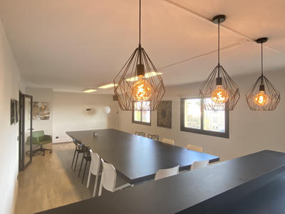 Bureau - 591 m²