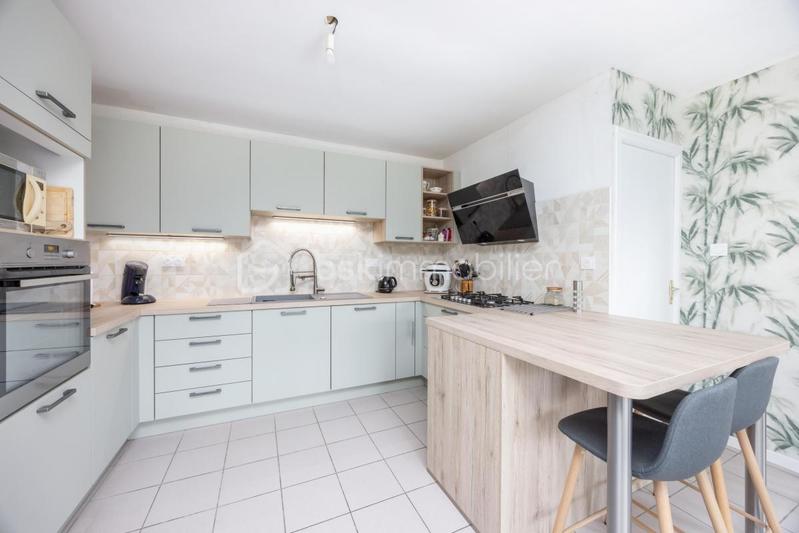 Maison en pierre - 215 m² - 11 pièces