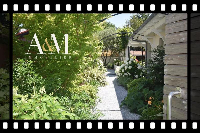 Villa - 240 m² - 10 pièces