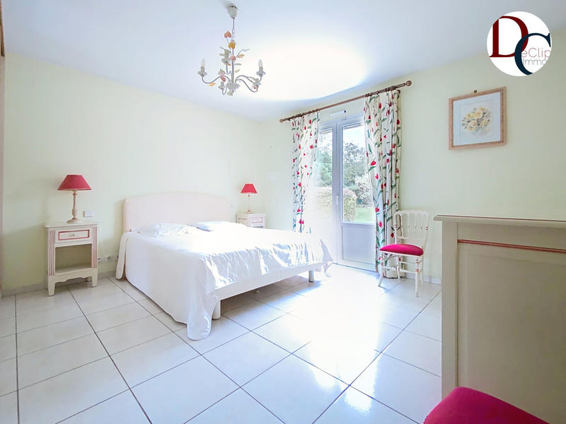 Maison - 242 m² - 8 pièces