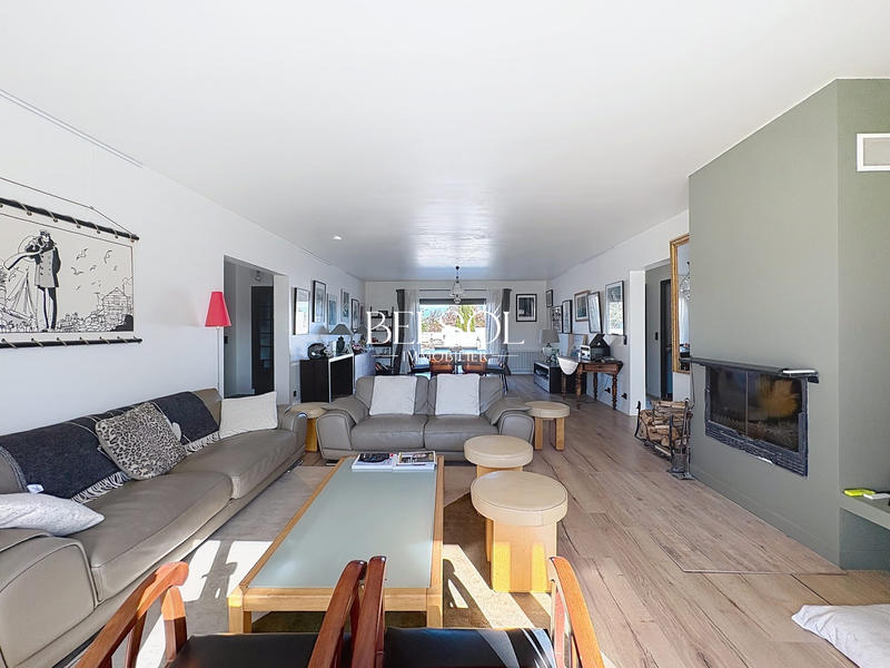 Villa - 250 m² - 7 pièces