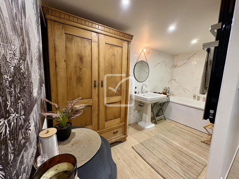 Maison - 200 m² - 8 pièces