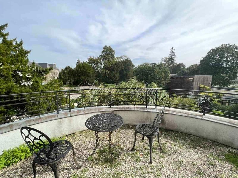 Demeure - 2 000 m² - 25 pièces