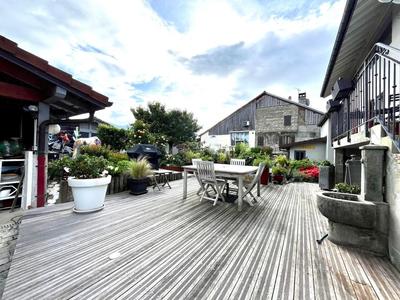 Maison - 407 m² - 9 pièces