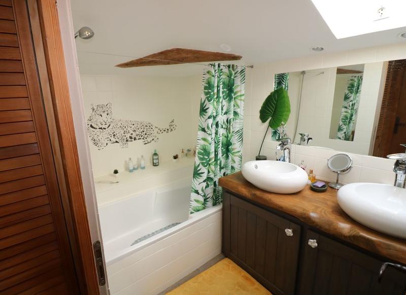 Maison en pierre - 235 m² - 5 pièces