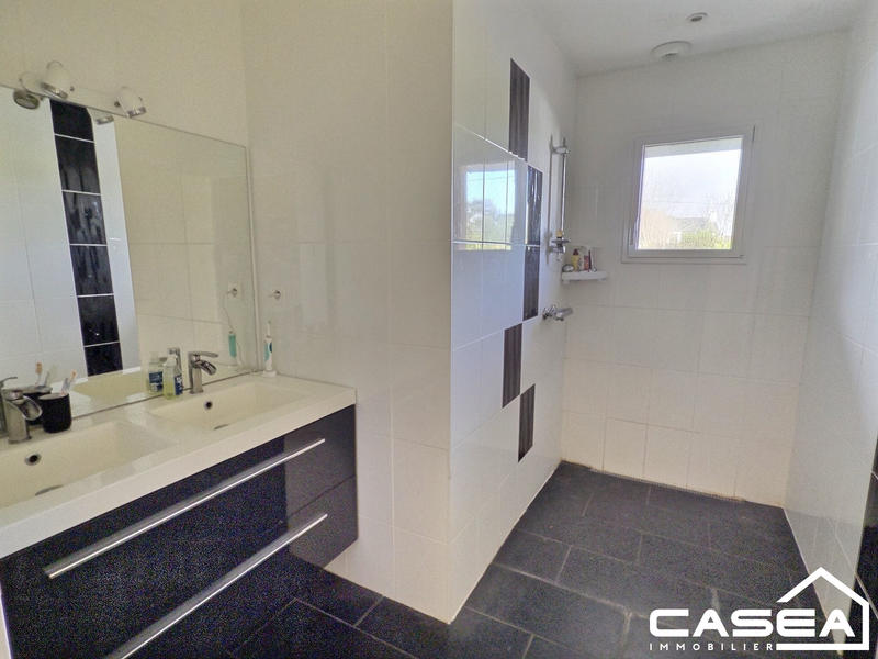 Maison contemporaine - 240 m² - 9 pièces