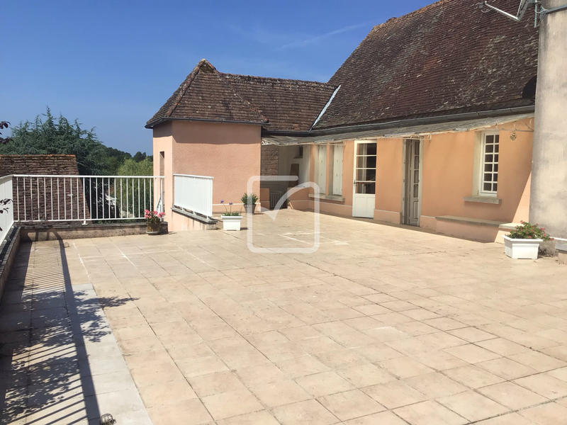 Maison - 397 m² - 17 pièces