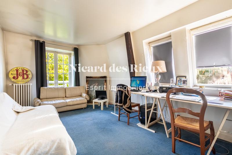 Maison - 236 m² - 10 pièces