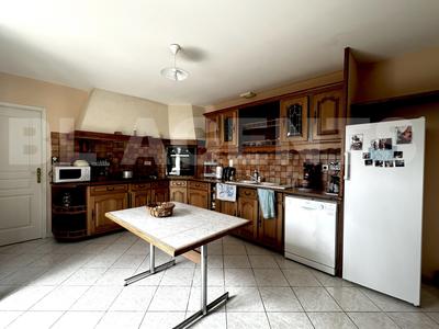 Maison - 233 m² - 9 pièces