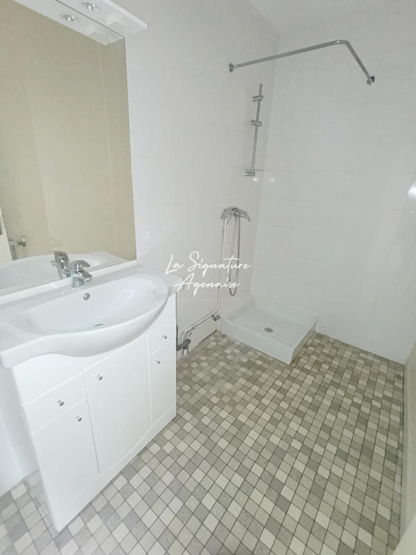 Maison - 248 m² - 8 pièces