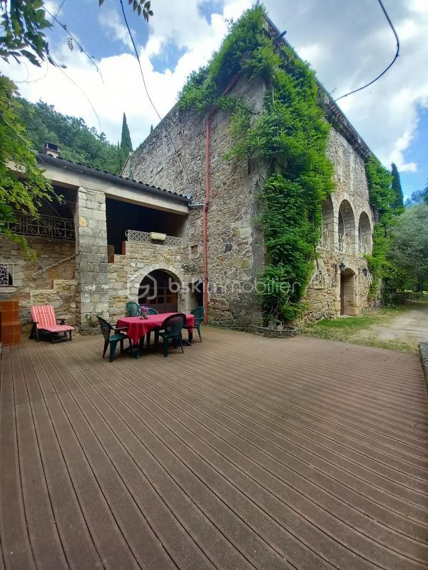 Propriété - 200 m² - 5 pièces