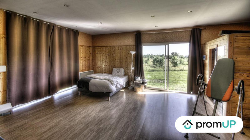 Maison contemporaine - 1 280 m² - 20 pièces