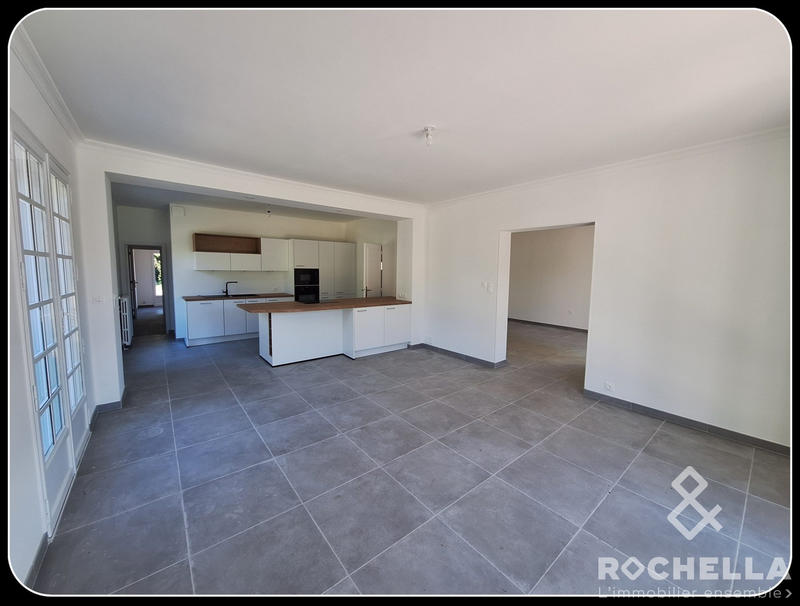 Maison - 220 m² - 8 pièces