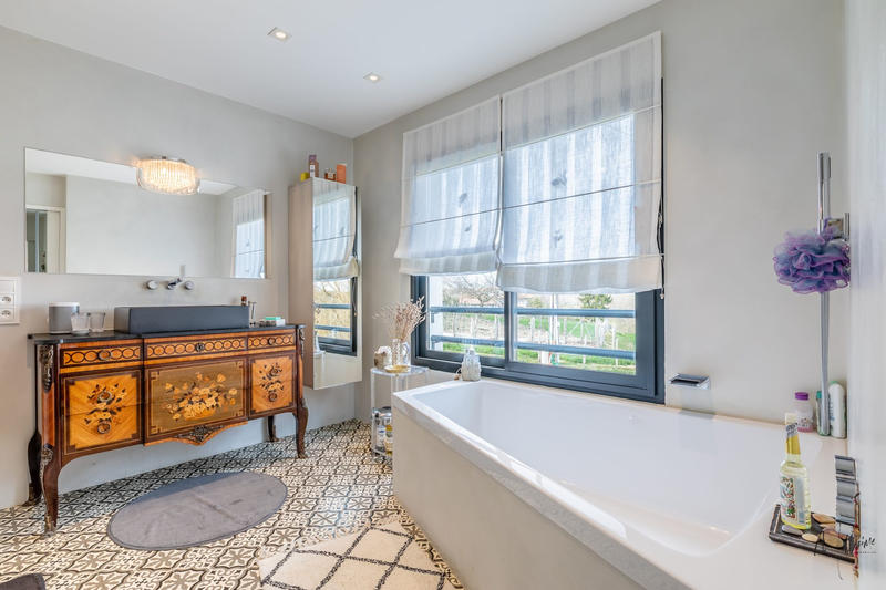 Maison contemporaine - 320 m² - 7 pièces