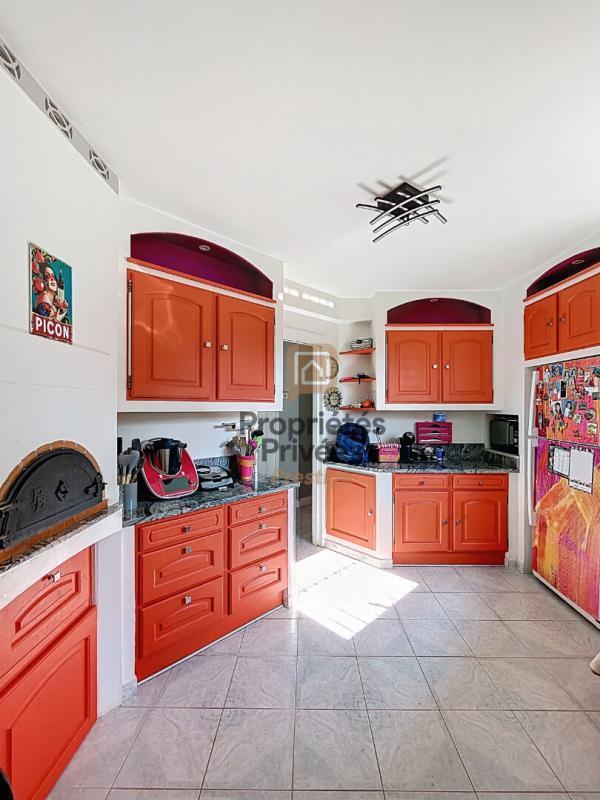 Villa - 220 m² - 6 pièces