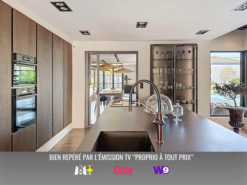 Maison - 243 m² - 8 pièces