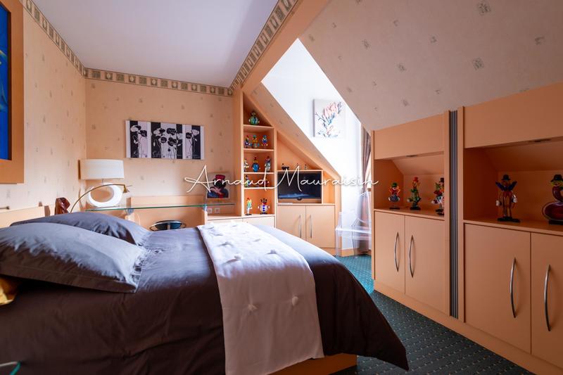 Maison - 187 m² - 7 pièces