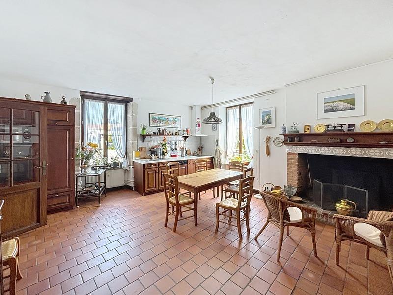 Maison - 350 m² - 12 pièces