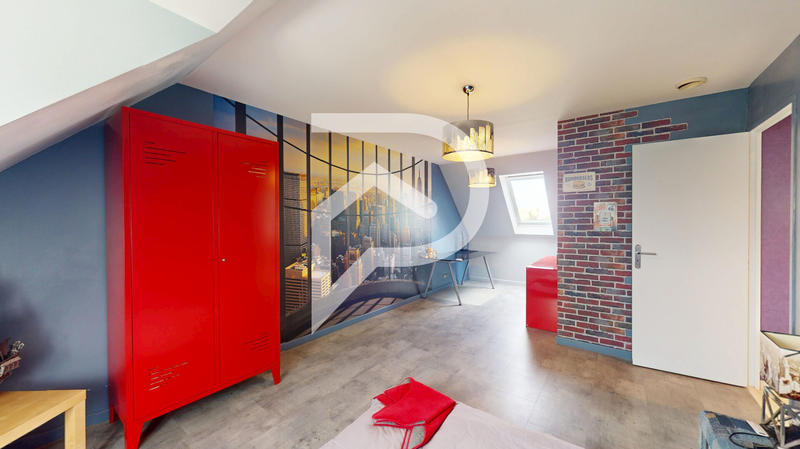 Maison - 180 m² - 8 pièces