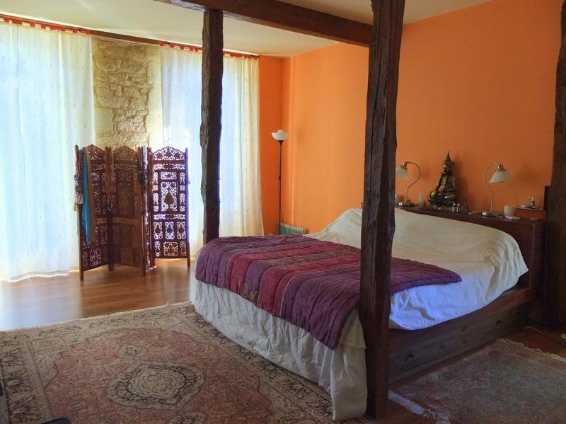 Maison - 1 122 m² - 22 pièces