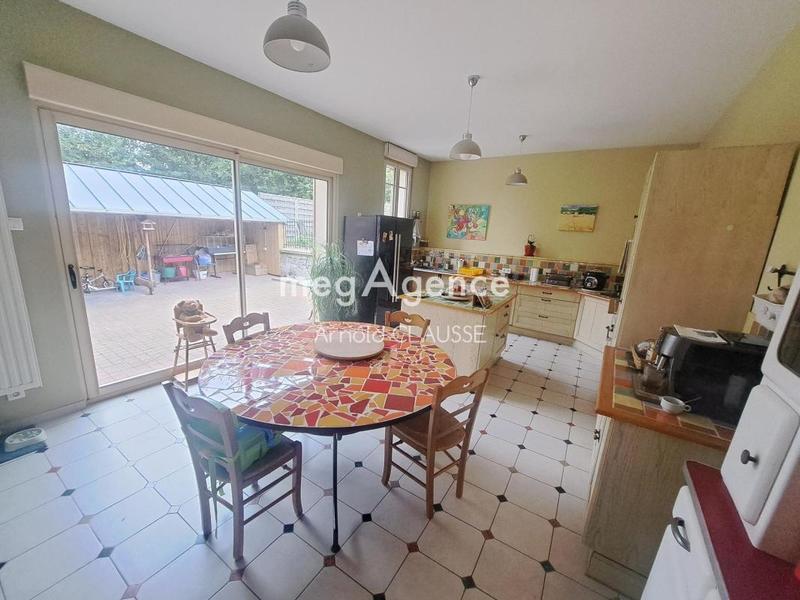 Maison - 217 m² - 11 pièces