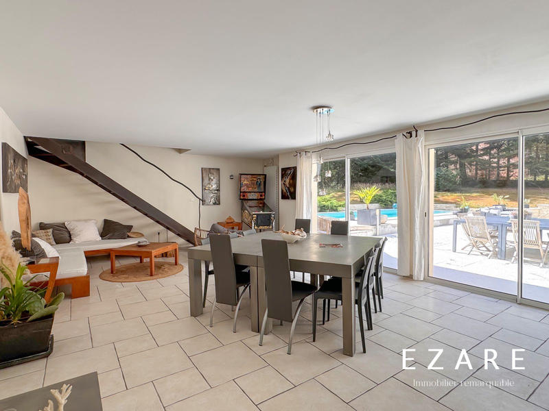 Maison - 257 m² - 10 pièces