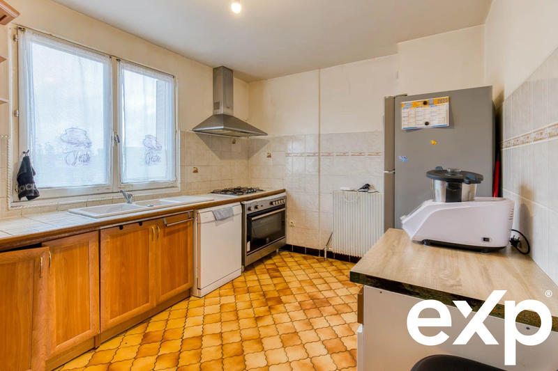 Maison - 182 m² - 9 pièces