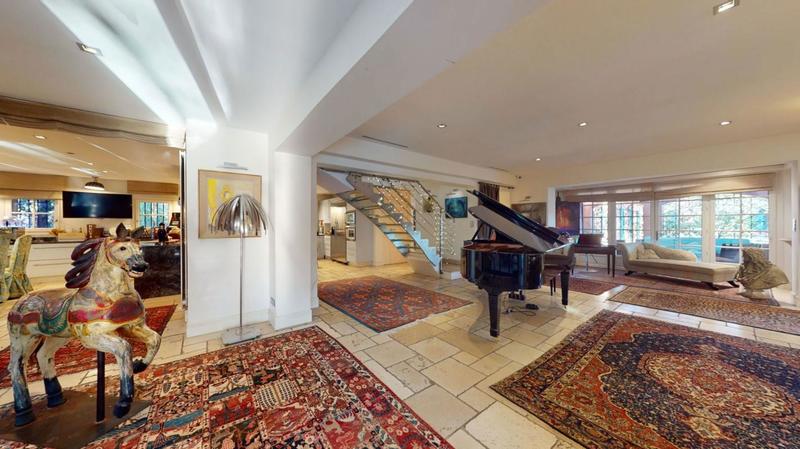 Propriété - 980 m²