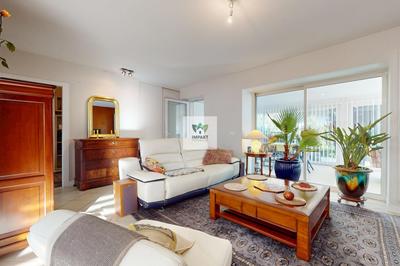 Maison - 203 m² - 7 pièces