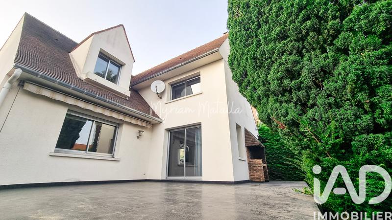 Maison - 220 m² - 8 pièces