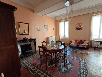 Appartement - 169 m² - 6 pièces