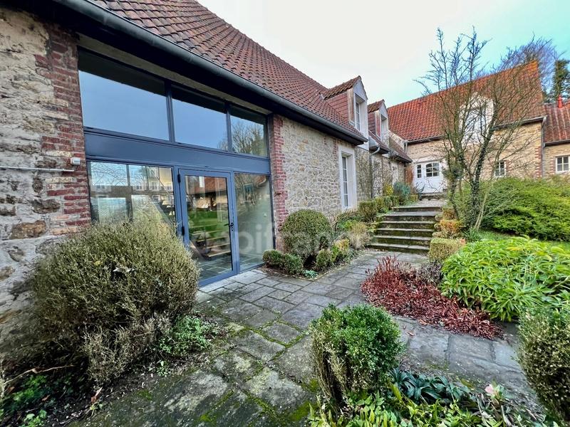 Propriété - 468 m² - 10 pièces