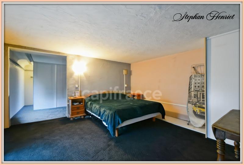 Maison - 262 m² - 12 pièces