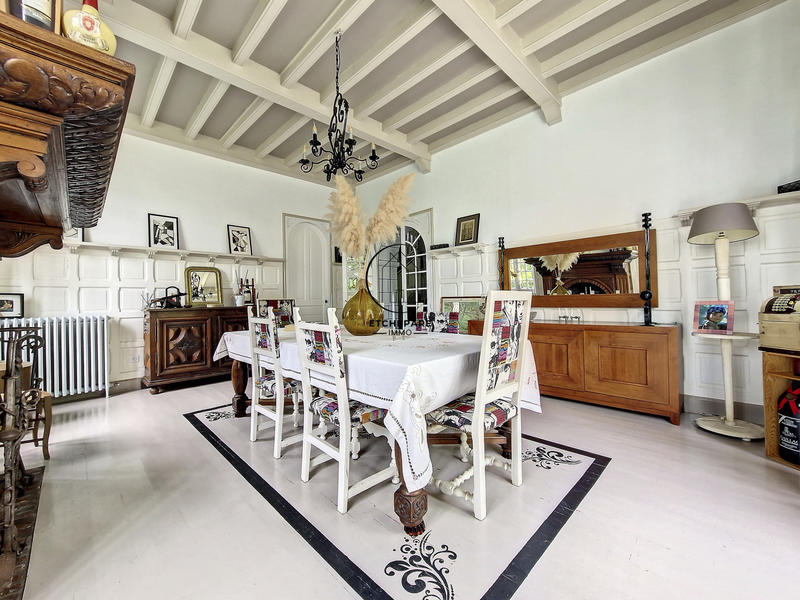 Maison - 351 m² - 7 pièces