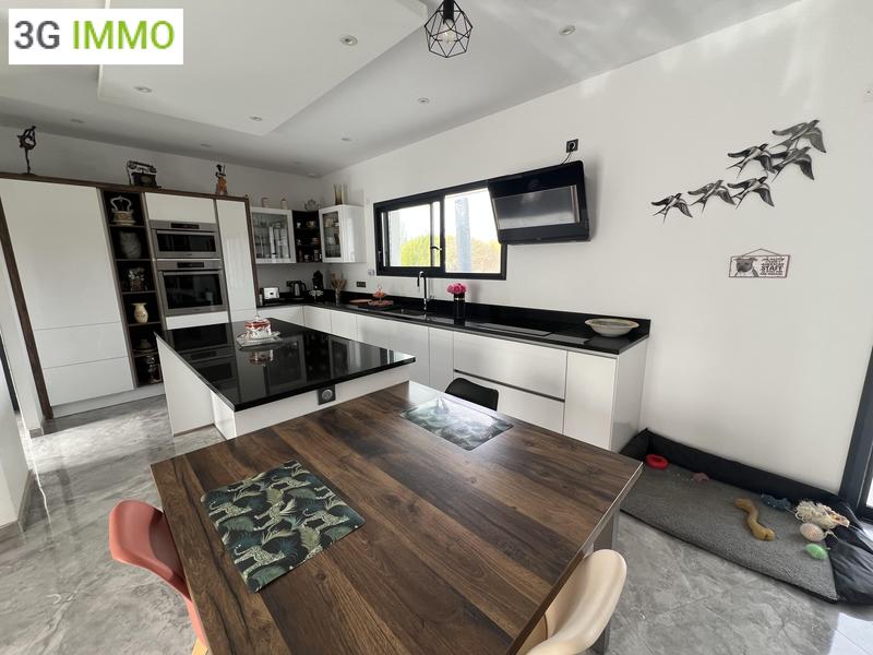 Maison - 208 m² - 6 pièces