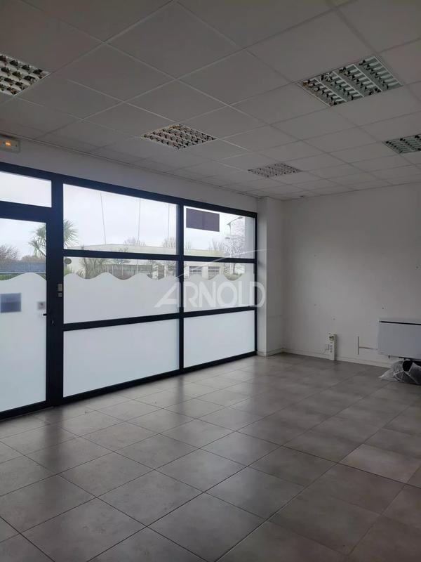 Bureau - 300 m² - 4 pièces