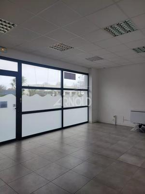 Bureau - 300 m² - 4 pièces