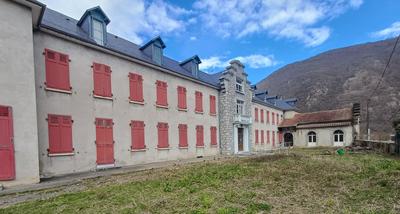 Bastide - 1 706 m² - 50 pièces