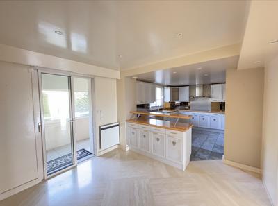 Appartement - 205 m² - 4 pièces