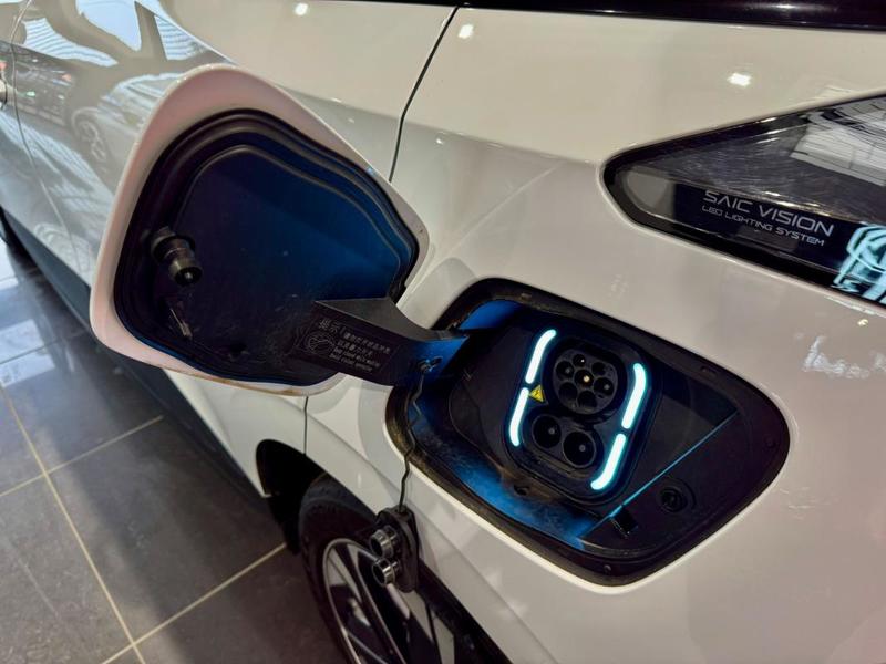 Mg Mg4 Ev 51kwh - 125 Kw 2wd Standard