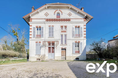 Maison - 246 m² - 10 pièces