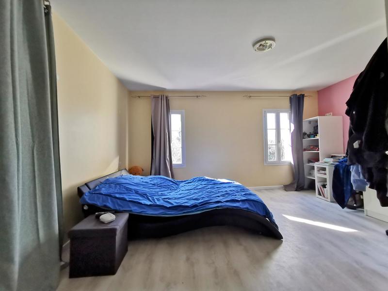 Maison - 325 m² - 10 pièces